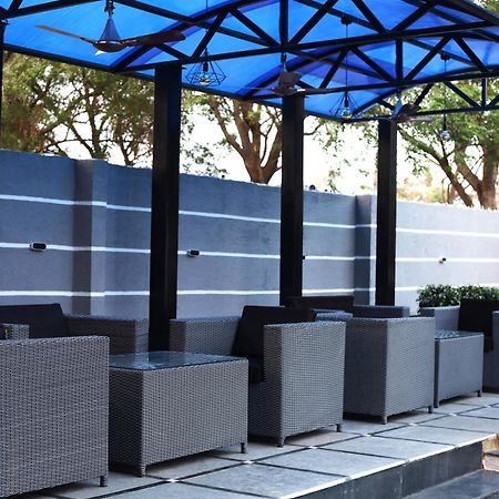 Button Eyes Resort - Pet Friendly Hyderabad Exterior photo