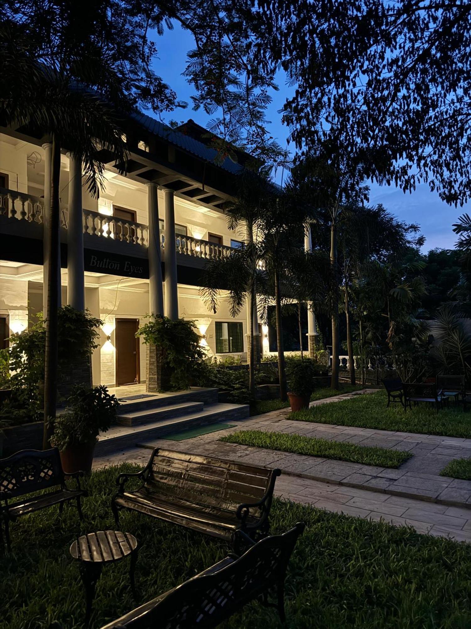 Button Eyes Resort - Pet Friendly Hyderabad Exterior photo