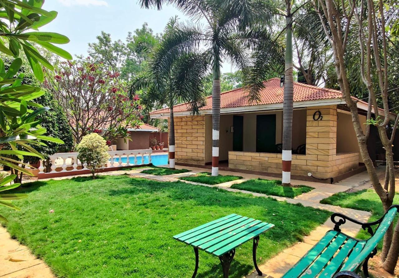 Button Eyes Resort - Pet Friendly Hyderabad Exterior photo