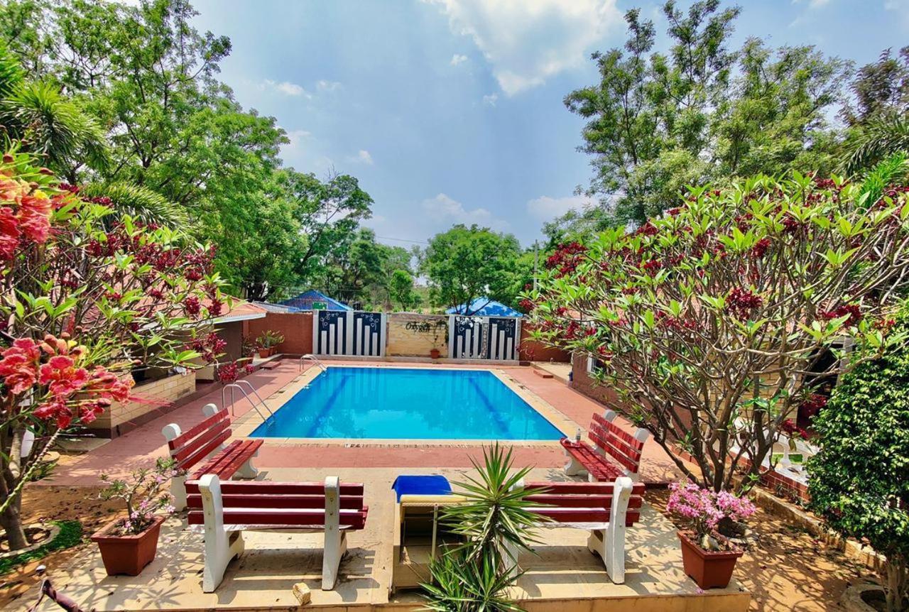 Button Eyes Resort - Pet Friendly Hyderabad Exterior photo