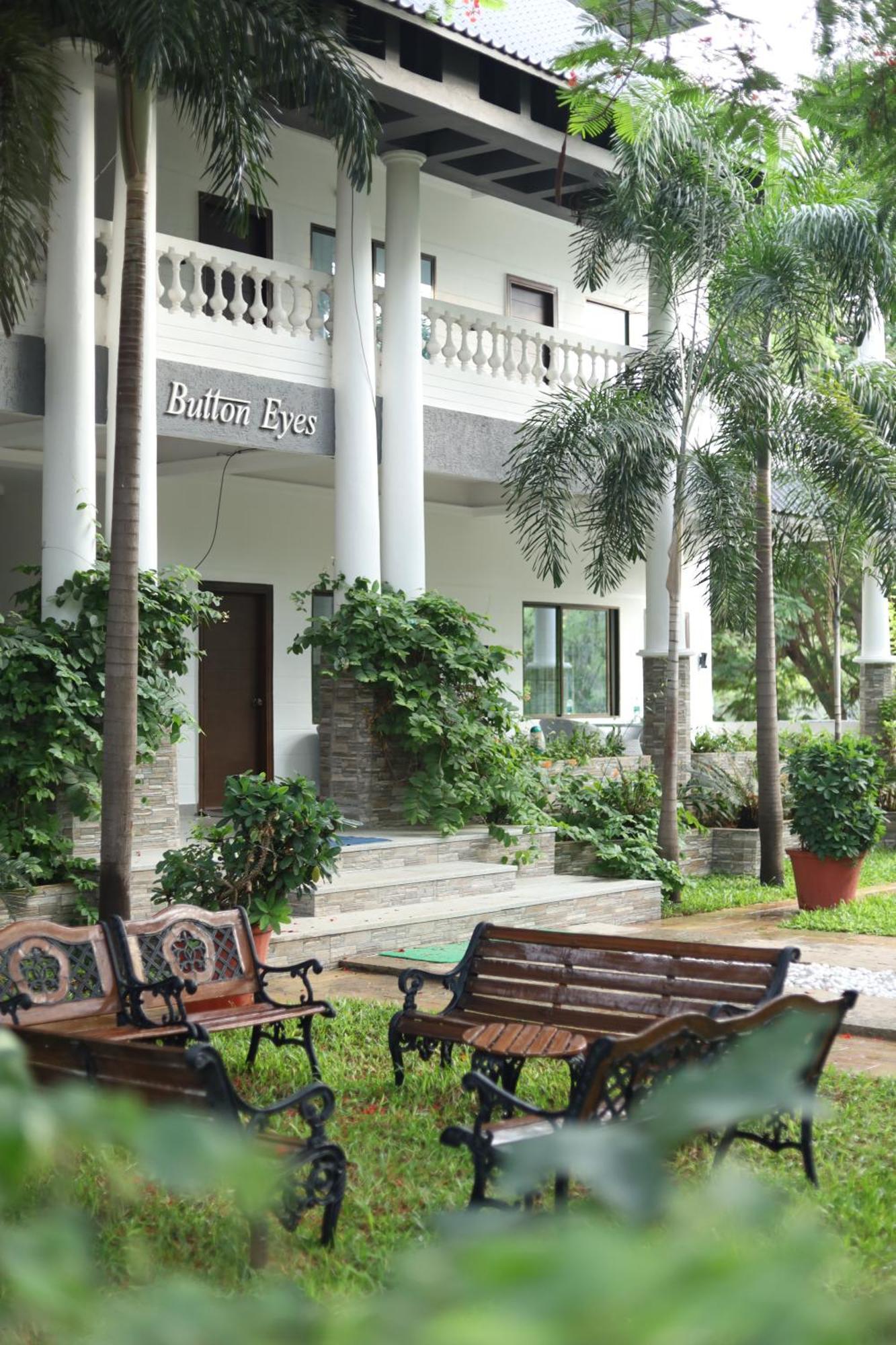 Button Eyes Resort - Pet Friendly Hyderabad Exterior photo