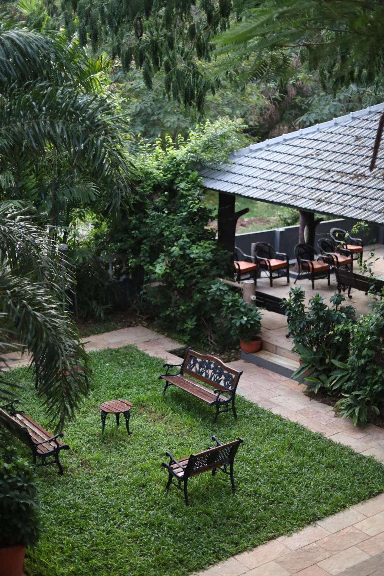 Button Eyes Resort - Pet Friendly Hyderabad Exterior photo