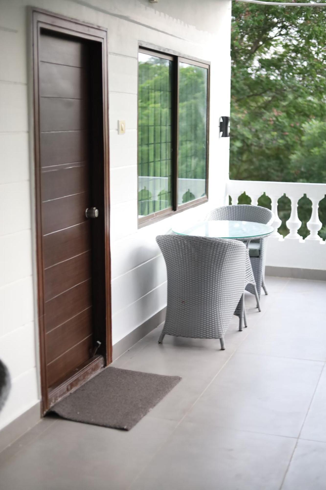 Button Eyes Resort - Pet Friendly Hyderabad Exterior photo