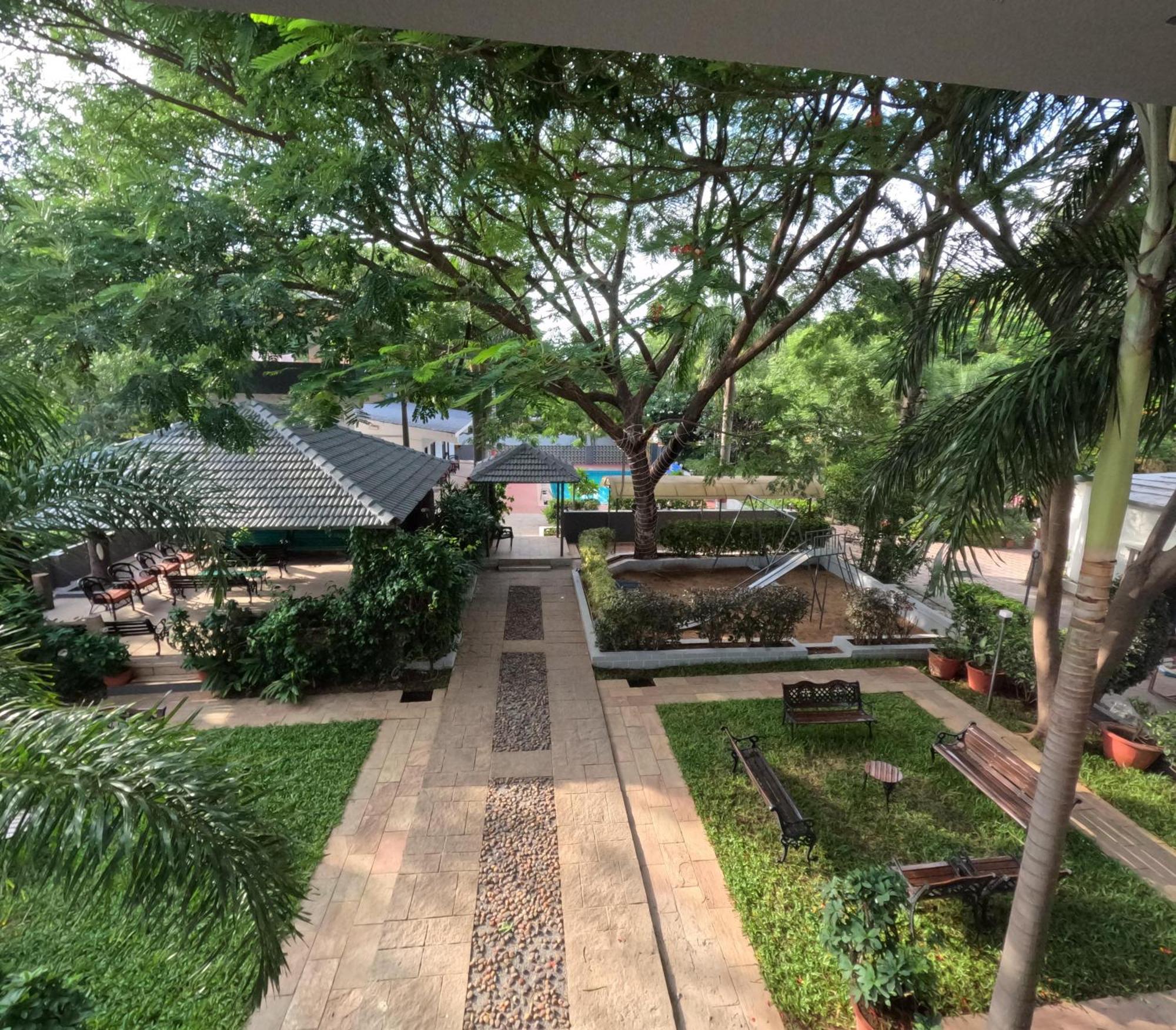 Button Eyes Resort - Pet Friendly Hyderabad Exterior photo