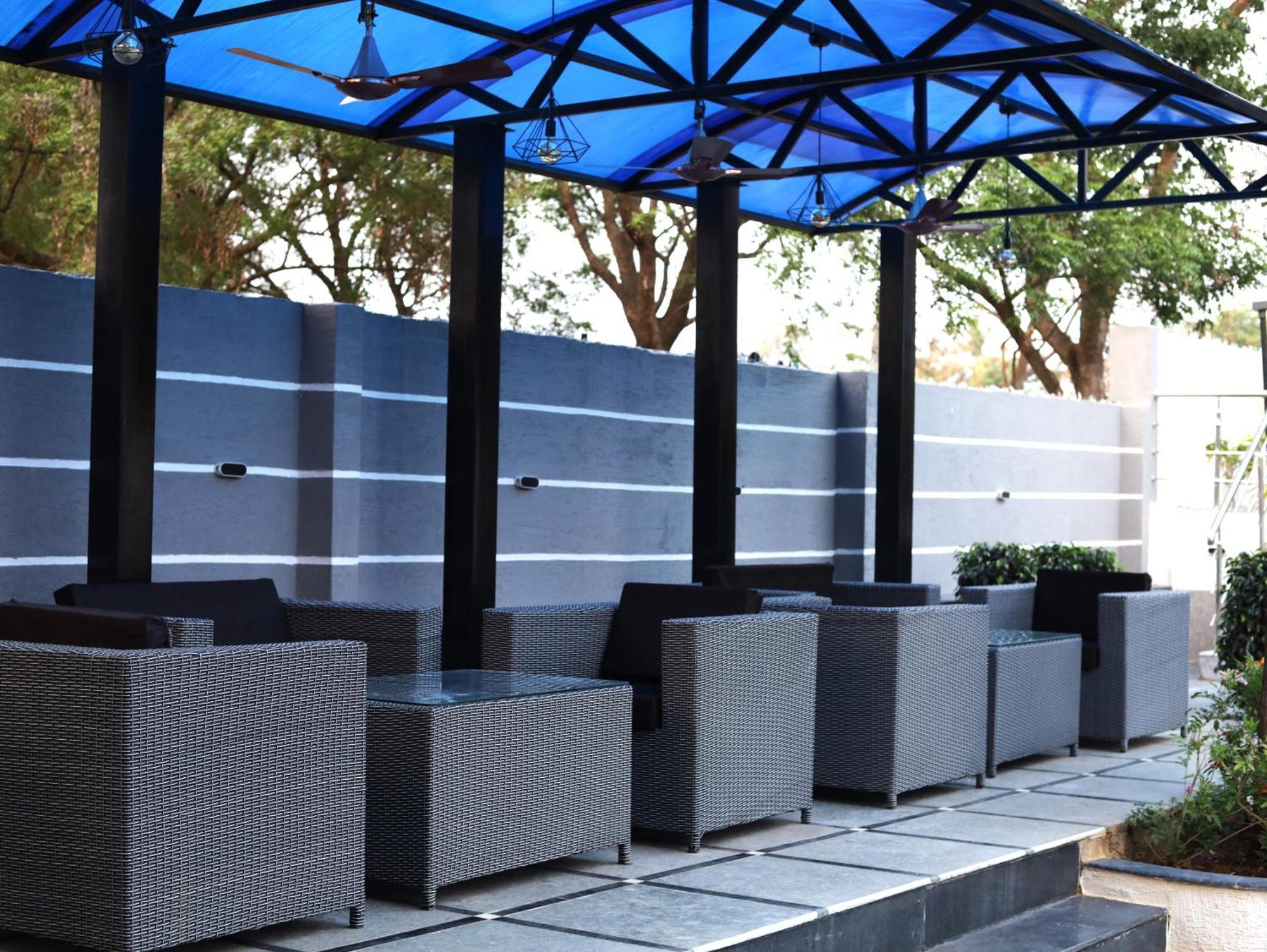 Button Eyes Resort - Pet Friendly Hyderabad Exterior photo